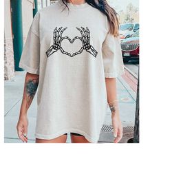 skeleton hand heart t-shirt, skeleton hand tshirt, funny halloween shirt, skeleton hand t-shirt, halloween party shirt,