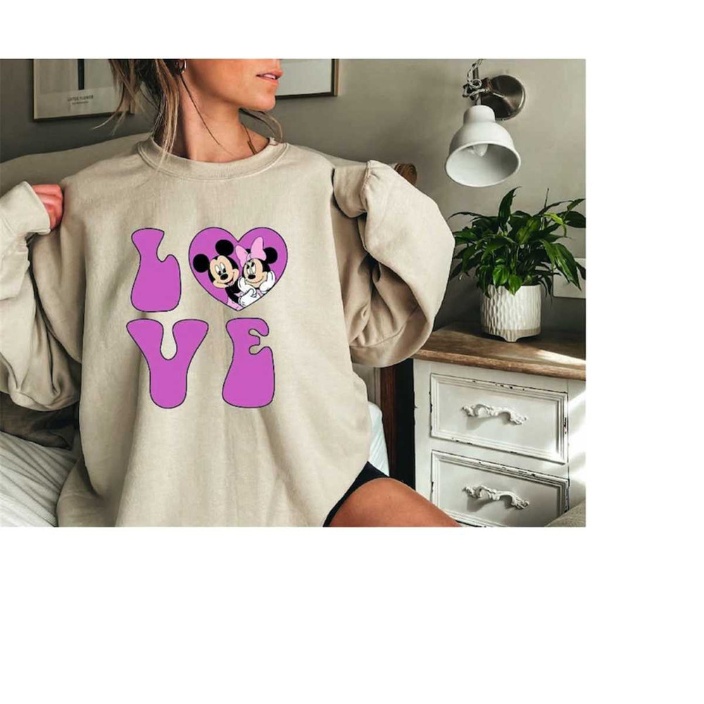 MR-3092023153537-minnie-and-mickey-love-sweatshirt-disney-couple-sweater-image-1.jpg