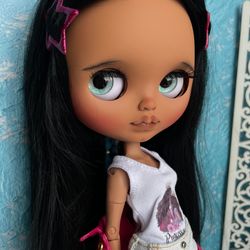 Blythe doll . black natural hair