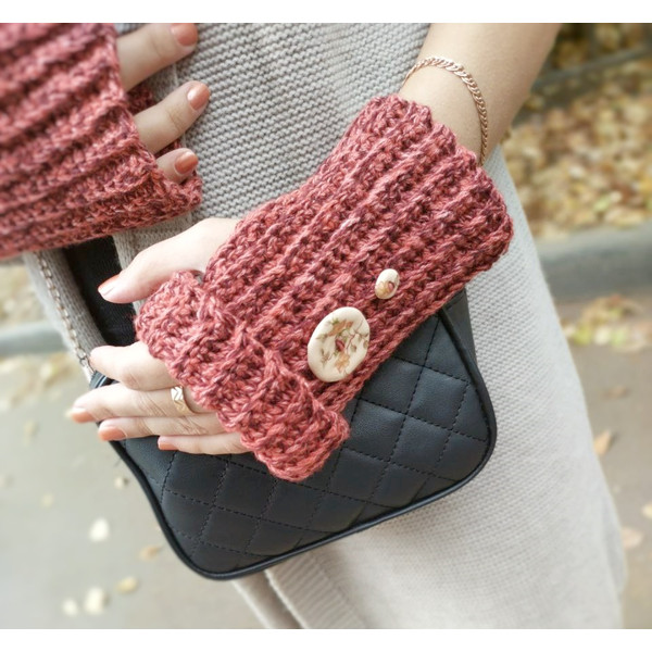 crochet gift pattern mitts.png