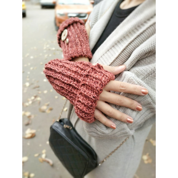 mitts for her crochet pattern.png
