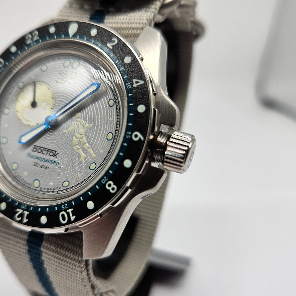 Limited-Edition-Vostok-Cosmodiver-Luna-Dude-Space-Vibe-Factory-Made-24-hour-mechanical-automatic-watch-14039B-4