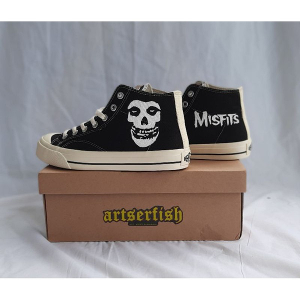 Rock band converse sales