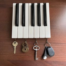 Key Rack Made from Recycled Piano Keys, Dad gift, Father gift, piano keys repurposed, piano wall decor, Piano Art Deco, antique piano keys
