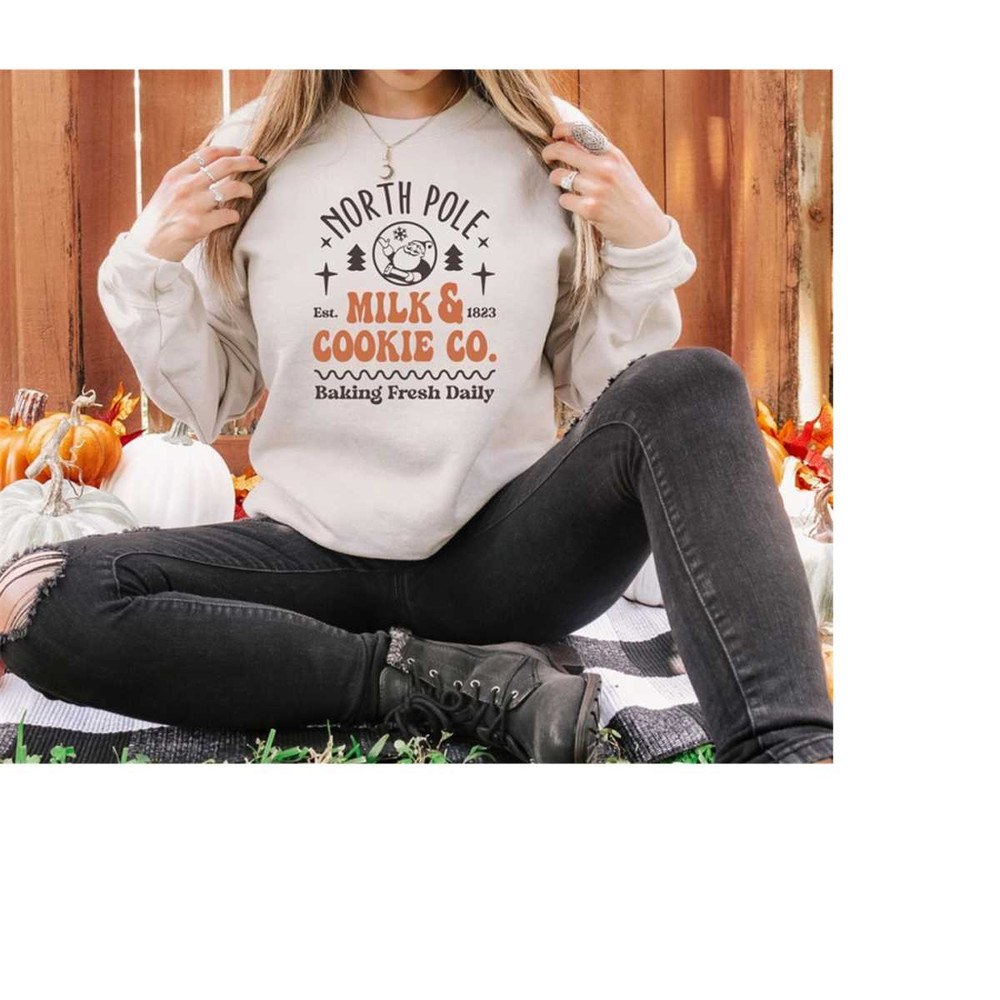 MR-41020238912-north-pole-milk-and-cookie-sweatshirt-vintage-retro-image-1.jpg