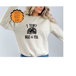 i don't hiss and tell awesome possum sweatshirt, opossum lover gift, weird possum sweater, possum animal sweater, funny