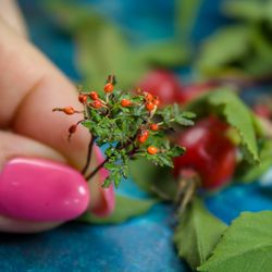 TUTORIAL Miniature rosehip sprig with air dry clay | Dollhouse miniatures | Miniature flower tutorial