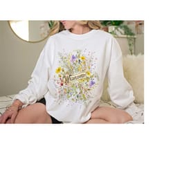 boho wildflower sweatshirt, trendy pressed flower shirt mothers day gift, floral cottagecore sweater, light academia vin
