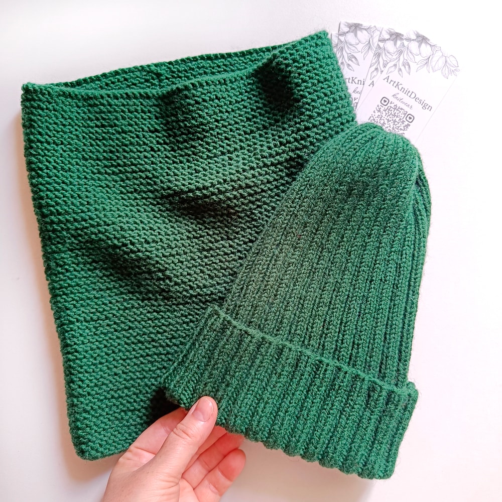 Set: Women hat and handknit neckwarmer Women green hat Beanie hat Knit Beanie hat Hat for women Wool hat Soft hat