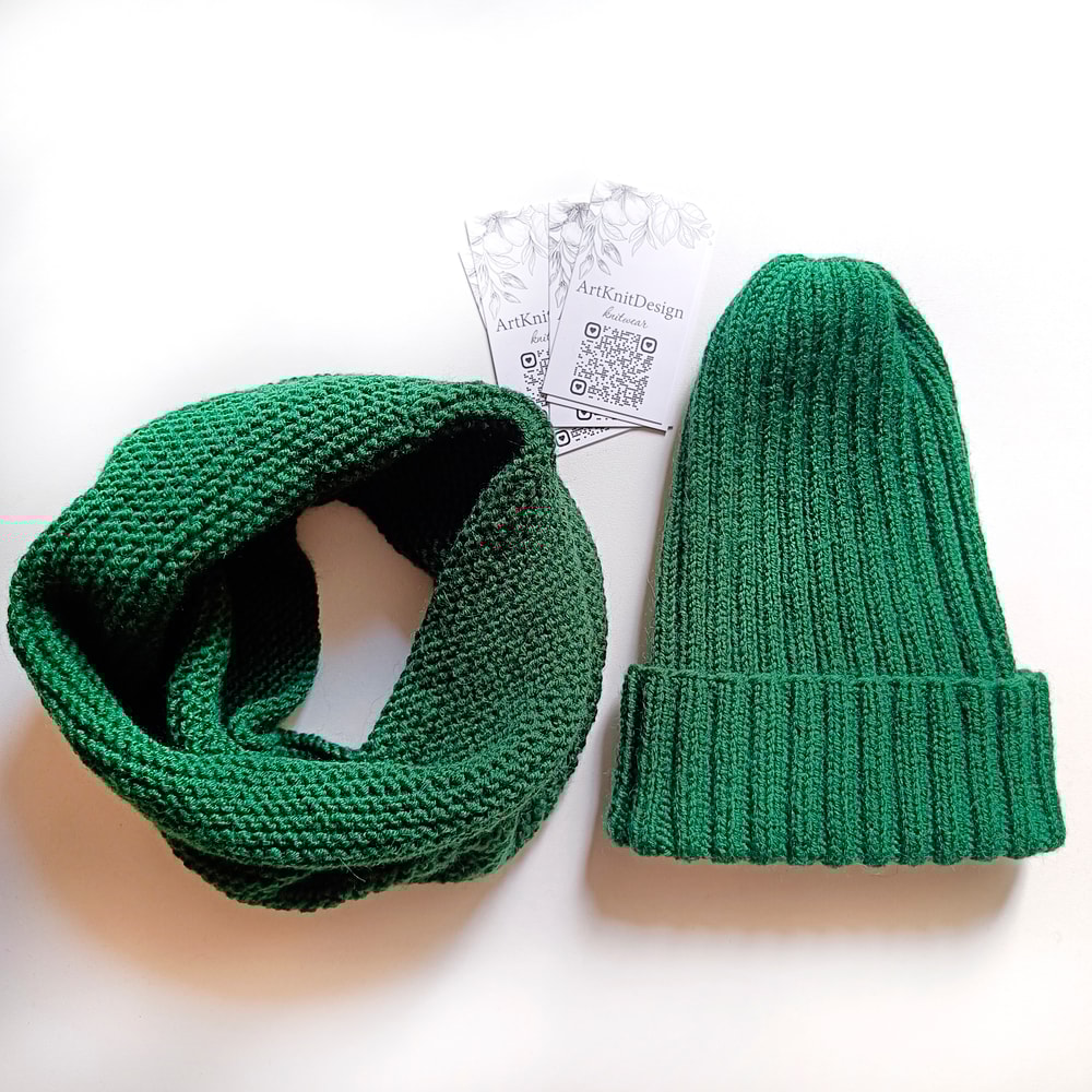 Set: Women hat and handknit neckwarmer Women green hat Beanie hat Knit Beanie hat Hat for women Wool hat Soft hat