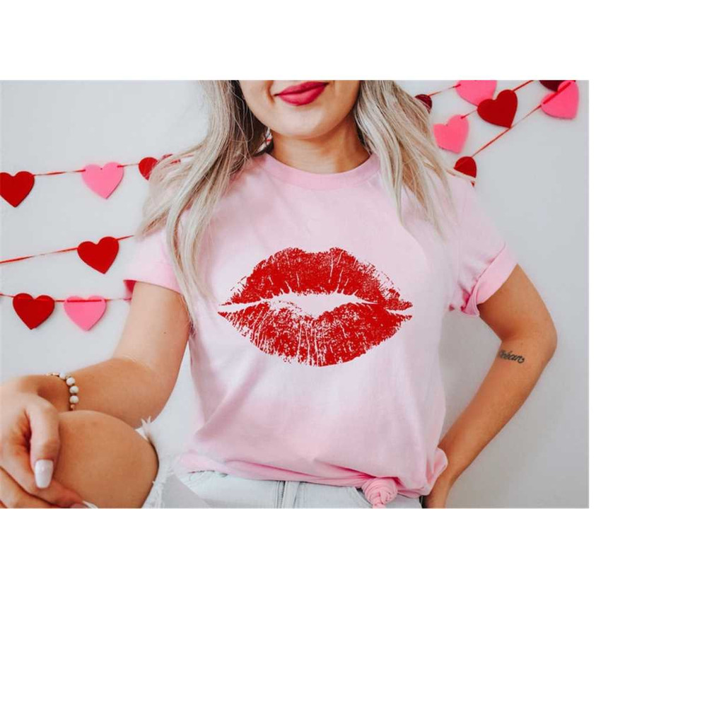 MR-4102023171333-valentines-day-shirts-gift-for-her-red-lipstick-kiss-pink.jpg