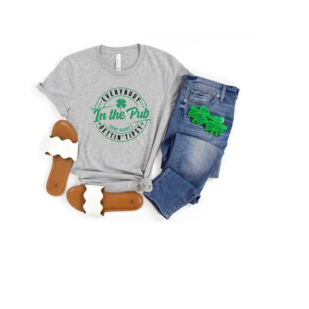 MR-4102023173035-everybody-in-the-pub-gettin-tipsy-shirt-st-patricks-day-image-1.jpg