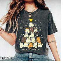 comfort colors meowy christmas tree shirt, christmas cat t-shirt, xmas holiday cats, christmas tree cats, cat lover gift