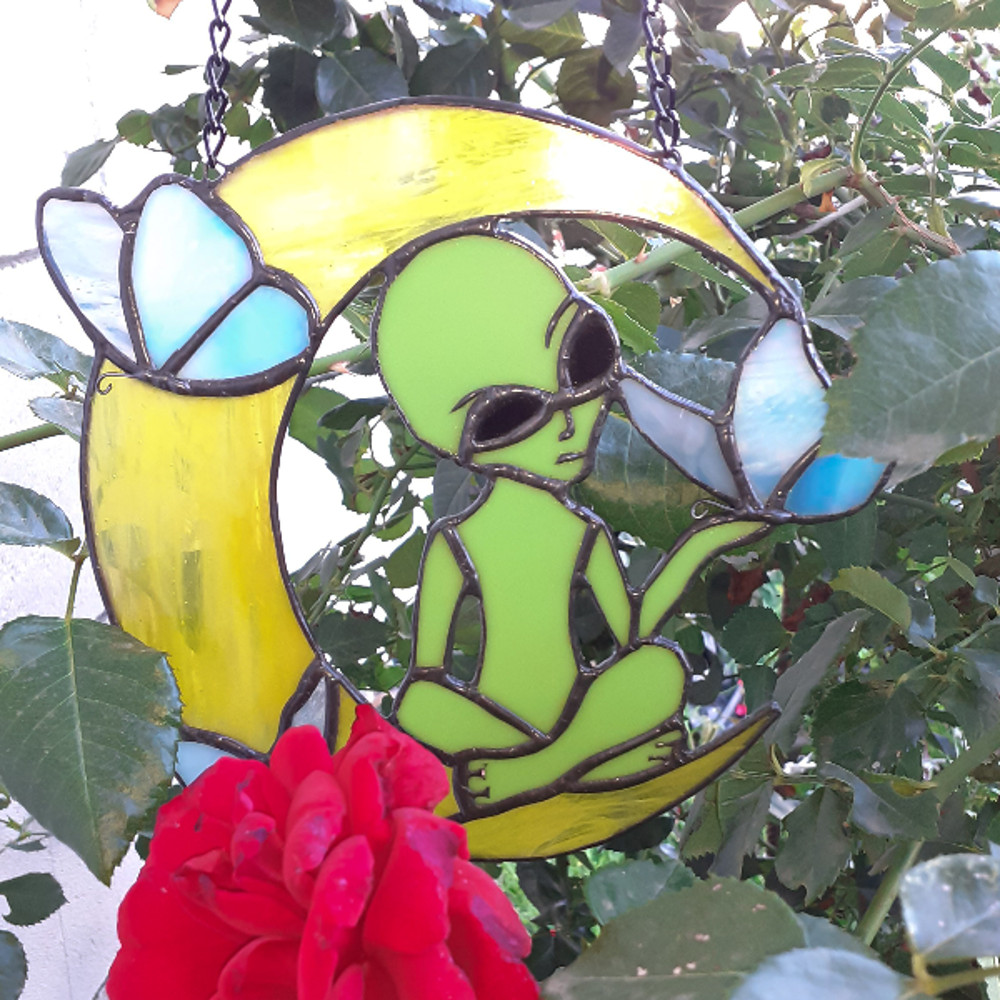 UFO Suncatcher Ufo Stained Glass Stained Glass Window Hangings Alien Moon Ornament Alien Stained Glass Suncatcher 4