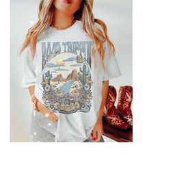 comfort colors road trippin' t-shirt, desert dreamer shirt, western road shirt, road trip group shirt, desert adventure