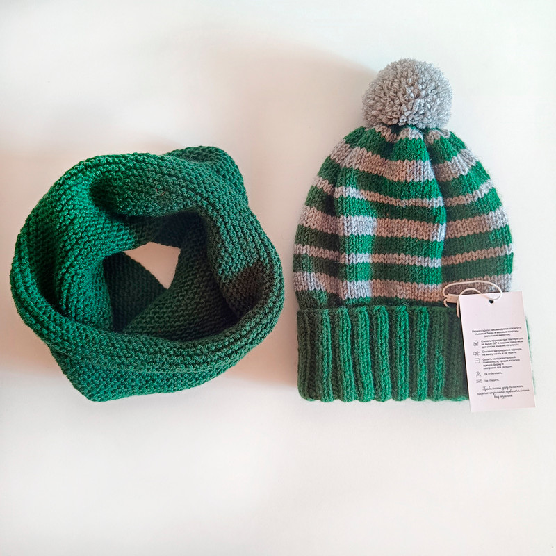 Set: Women handknit Slytherin pompom hat and knit Neckwarmer