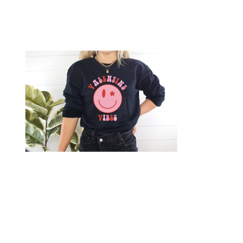 MR-610202318244-valentine-vibes-retro-smiley-heart-valentine-love-retro-image-1.jpg