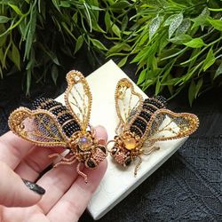 brooch-pin made of beads in the form of a bee