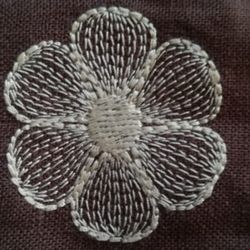Single Flower And Plants-Contour Daisy Embroidery Design