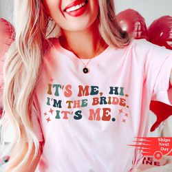 gift for bride, funny bride shirt, engagement gift, its me hi im the bride its me, retro groovy bride shirt, funny bride