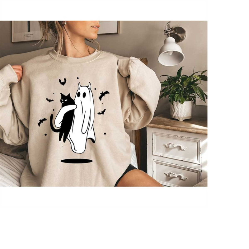 MR-9102023171048-halloween-sweatshirt-halloween-sweatshirt-of-a-ghost-holding-image-1.jpg