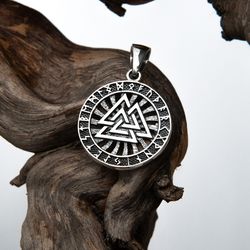 One-sided Silver 925 Valknut Pendant - A Norse Symbol of Power. Make a Statement with Silver Valknut Pendant!