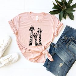 giraffe shirt , animal print , readers shirt , giraffe readers shirt , zoo shirt , giraffe lover's shirt , giraffe graph