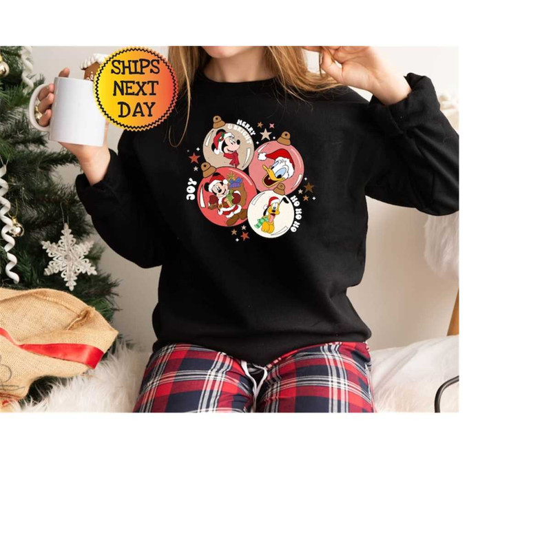MR-10102023105956-vintage-mickey-and-friends-christmas-sweatshirt-disney-ears-image-1.jpg