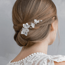 Bridal floral hair piece, delicate wedding headpiece with flowers, white boho hair jewelry, small hair accessory