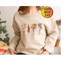 flowers sweatshirt, boho floral clothing, vintage flowers sweater, minimalistic botanical crewneck, nature lover sweatsh