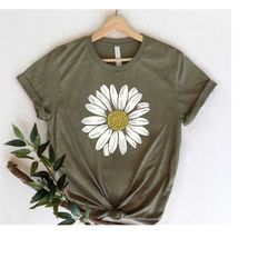 daisy shirt, wildflower shirt, boho shirt, floral t-shirt gift, birth month flower, gift for sister, summer shirt, women