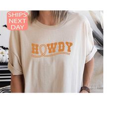 howdy shirt, oversized cowgirl graphic t shirt, women's trendy western country concert tee, country girl western sweatsh