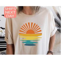 retro sunset rays wavy shirt, vintage shirt, retro sunshine shirt, sun rays tee, beachy vibes tee, retro summer time, su