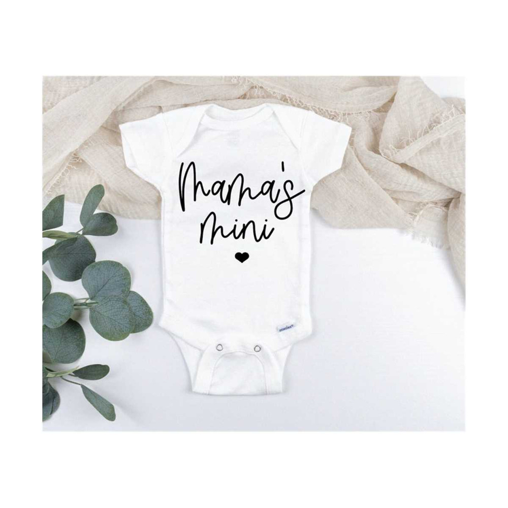 MR-1310202301338-mamas-mini-svg-new-mom-svg-baby-shirt-svg-baby-image-1.jpg