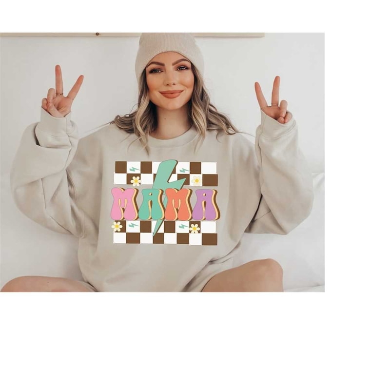 MR-1410202315639-retro-mama-sweatshirt-mom-sweatshirt-for-mothers-day-sand.jpg