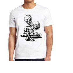 alien t shirt alien drinking beer ufo alcohol funny cool gift tee 306