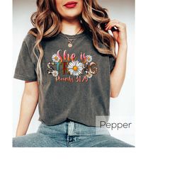 flower daisy she is strong crewneck sweatshirt gift for christian mom, christians faith hoodie, womens bible verse shirt