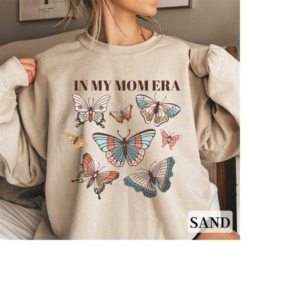 MR-1610202312057-mama-sweatshirt-mothers-day-gift-grandma-sweatshirt-image-1.jpg