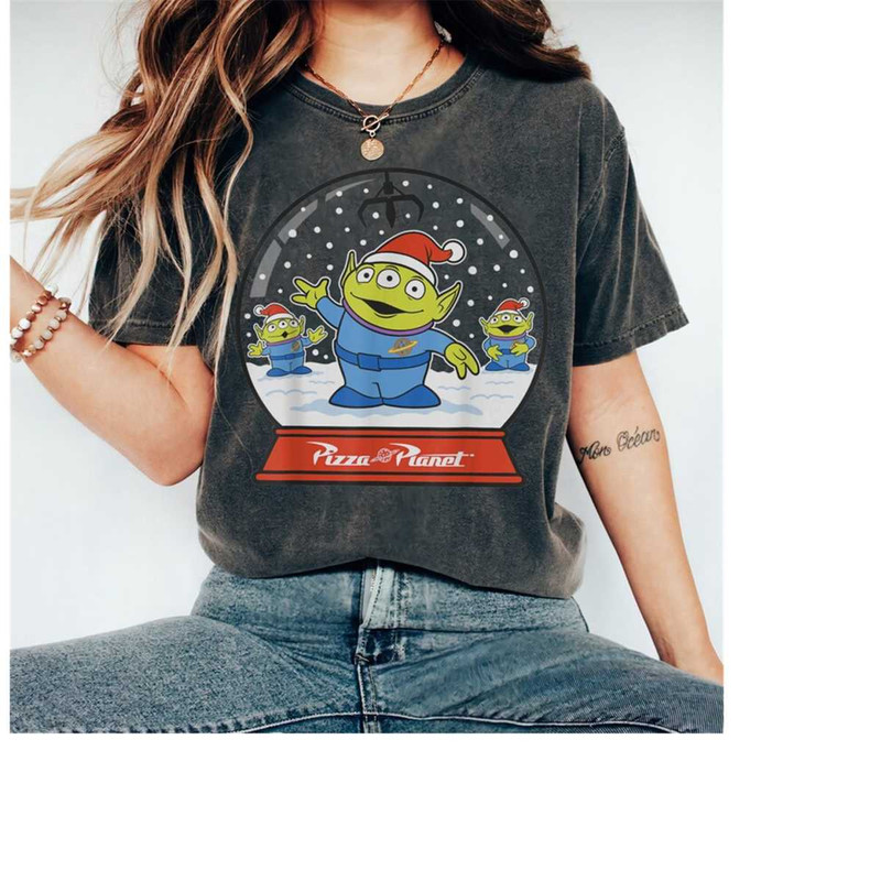 MR-16102023162057-disney-pixar-toy-story-alien-claw-snowglobe-shirt-disney-image-1.jpg