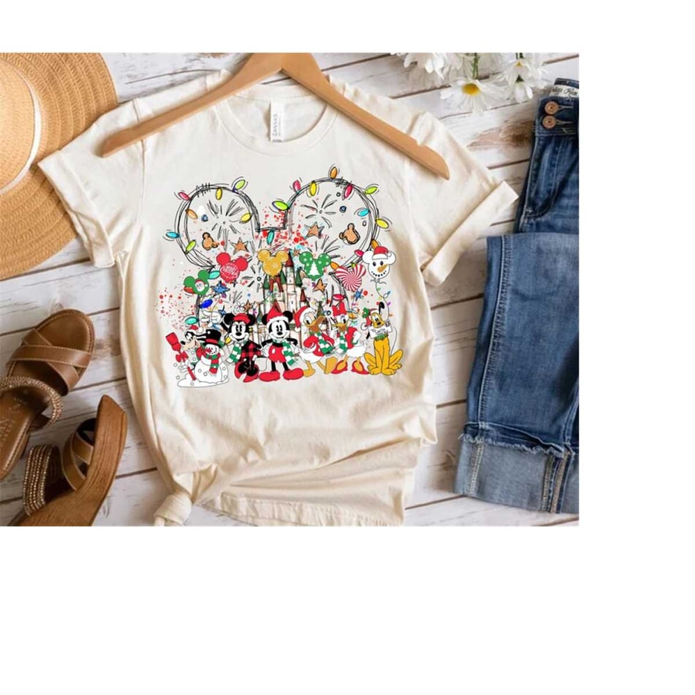 MR-16102023164730-disney-mickey-and-friends-christmas-groups-shots-t-shirt-image-1.jpg