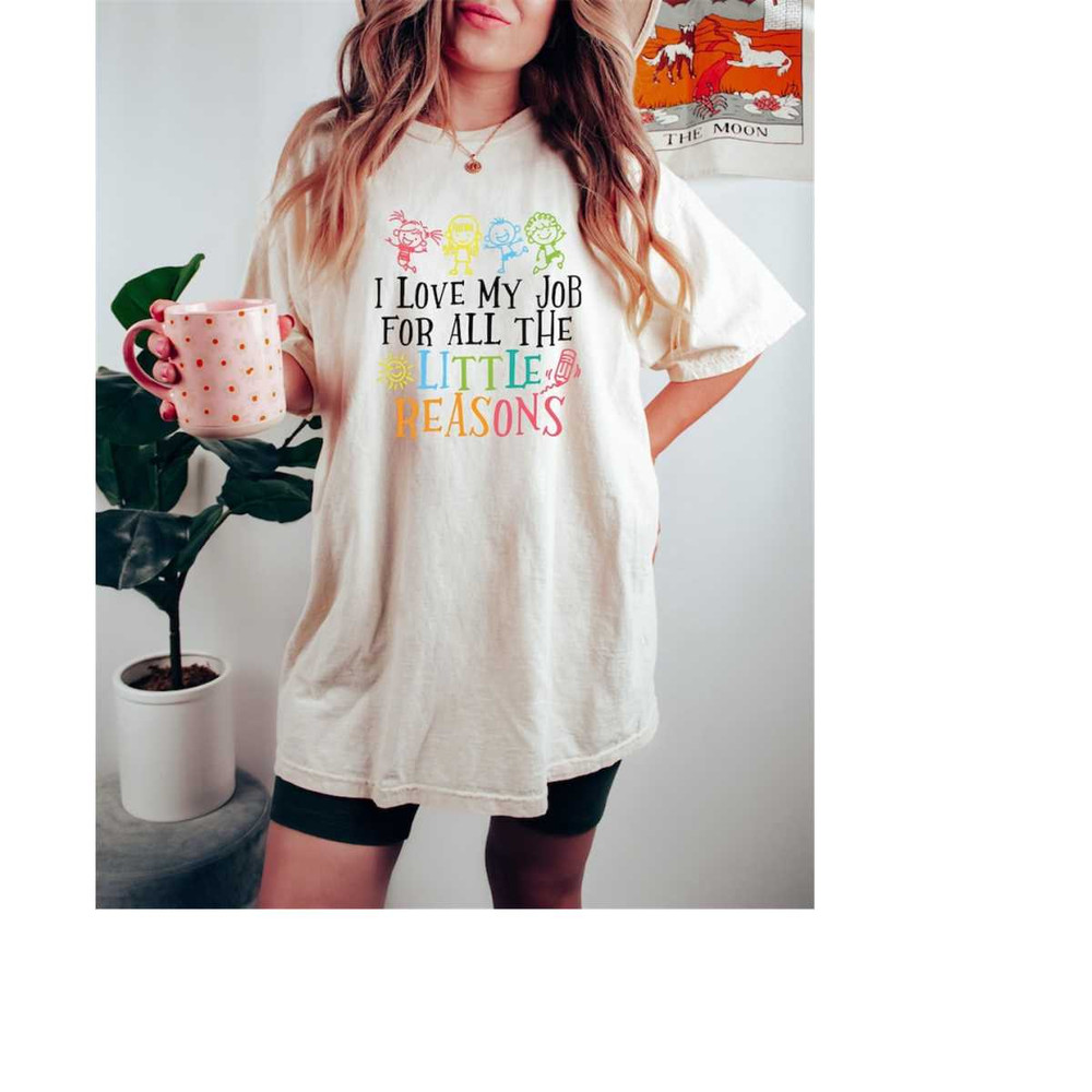 MR-1610202317611-comfort-colors-i-love-my-job-for-all-the-little-reasons-image-1.jpg
