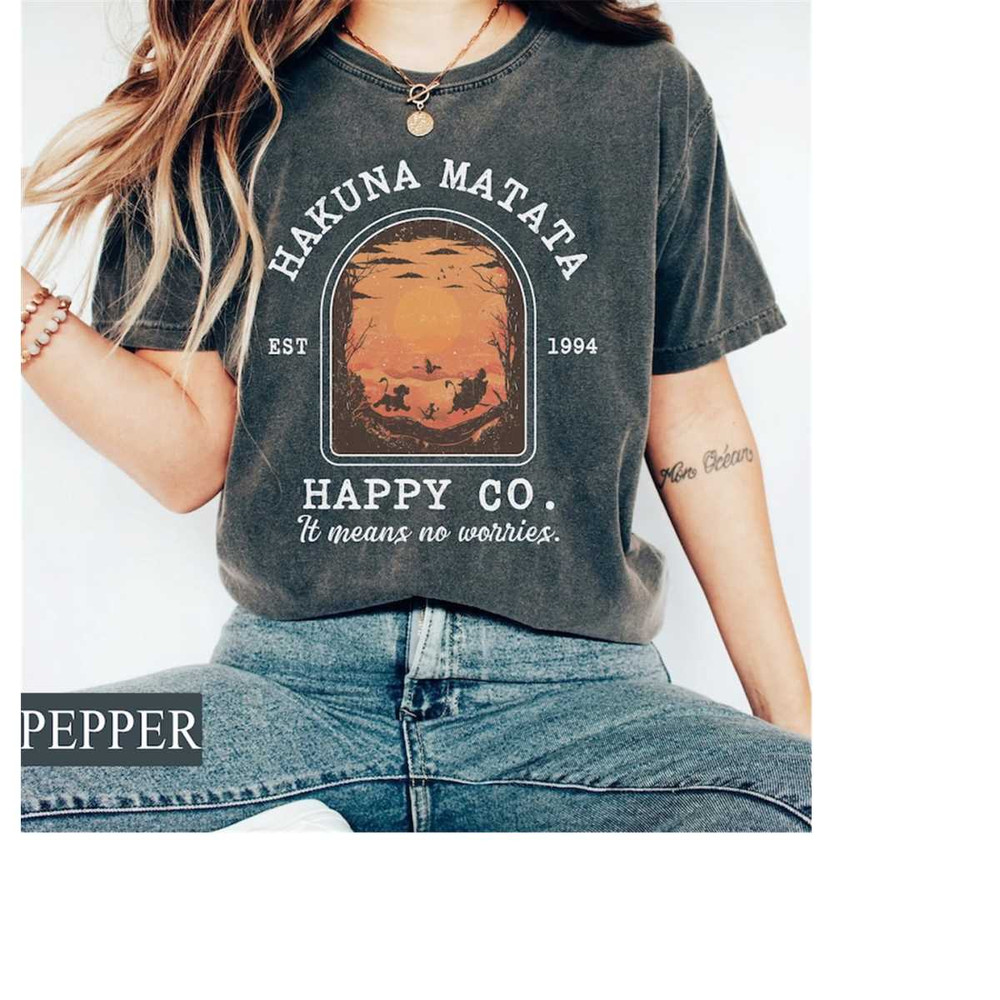 MR-1710202315034-comfort-colors-hakuna-matata-tee-happy-co-retro-disney-lion-image-1.jpg