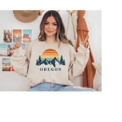 oregon crewneck sweatshirt, retro sunset mountain sweatshirt, hiking sweatshirt, oregon gifts, pacific northwest outdoor