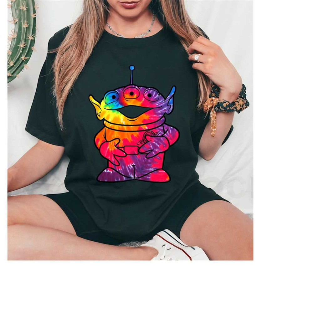 MR-17102023175926-disney-pixar-toy-story-tie-dye-alien-portrait-t-shirt-alien-image-1.jpg
