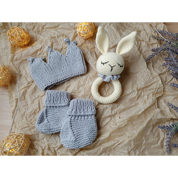 Gift box for baby set gray rodents bunny, crown, booties.jpg