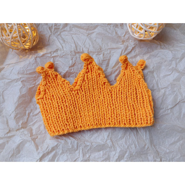 Gift box for baby set orange crown.jpg