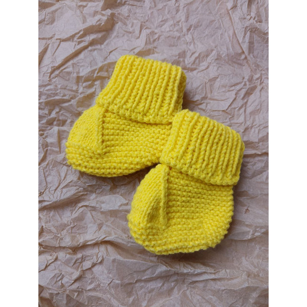 Gift box for baby set yellow booties.jpg