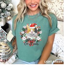 merry christmas wreath calico shirt, comfort colors cat tee, christmas wreath cat tshirt, christmas wreath santa cat, cr