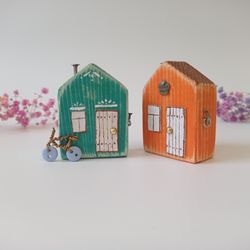 set mini wooden cottages