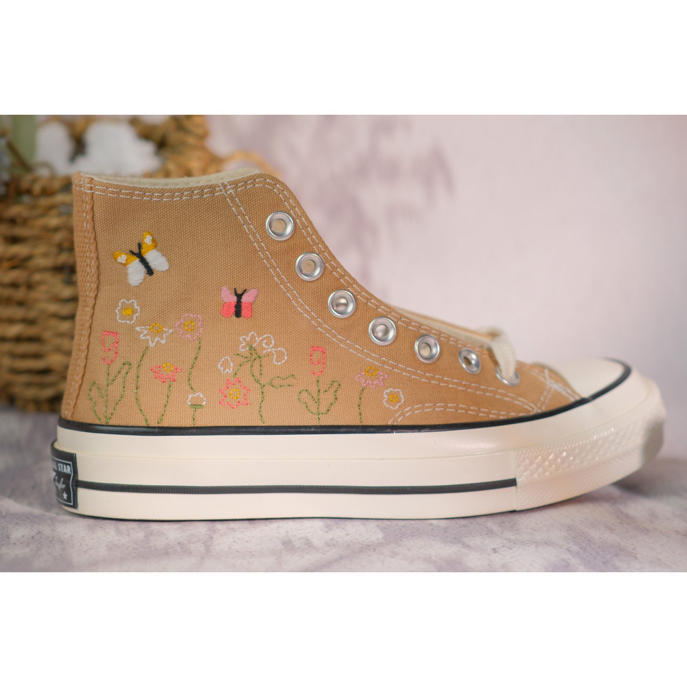 Custom Embroidery Shoes, Flower Converse Handmade, Women's Shoes, Wedding Gift, Converse Hi Chuck 1970s, Wedding Sneakers, Valentine Gift - 5.jpg